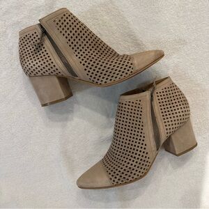 Lucky Brand Perforated Tan Ankle‎ Boots Size 10